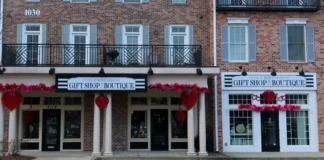 The front of two boutiques.