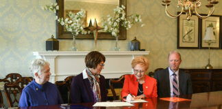 University of FIndlay's and Bluffton University's presidents signing the memorandum of understanding to merge the schools